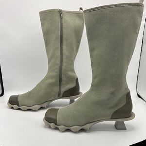 Stylish Women's Boots in Olive Green